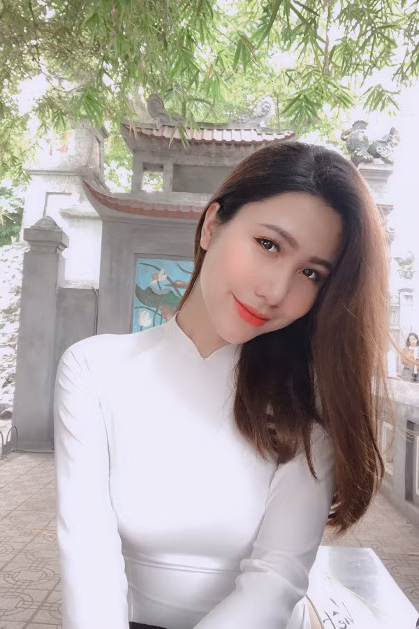 Chia sẻ với VietNamNet về cảm xúc sau khi được vào vòng bán kết, người đẹp cho biết: "Tôi có một chút bất ngờ vì hôm đó rất đông các bạn thí sinh tham dự vòng sơ khảo phía Nam. Tôi chuẩn bị hết từ khâu trang điểm tới trang phục và âm thầm đi thi nên khi biết lọt vào top 30 thi bán kết vỡ òa trong hạnh phúc".