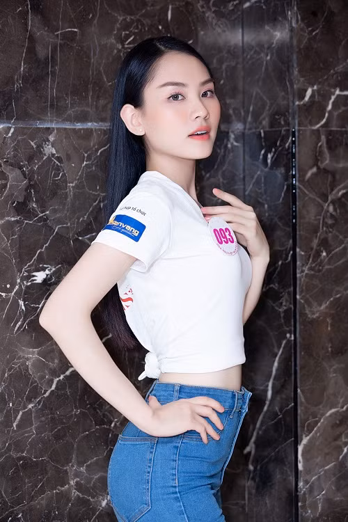 Ngày 12/11, diễn ra đêm thi của 3 danh hiệu: Người đẹp Biển, Người đẹp Du lịch và Người đẹp Tài năng.