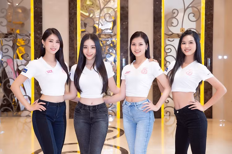 Sau hành trình rèn luyện tại Hoa hậu Việt Nam 2020, các thí sinh xuất hiện với nhan sắc rạng rỡ.