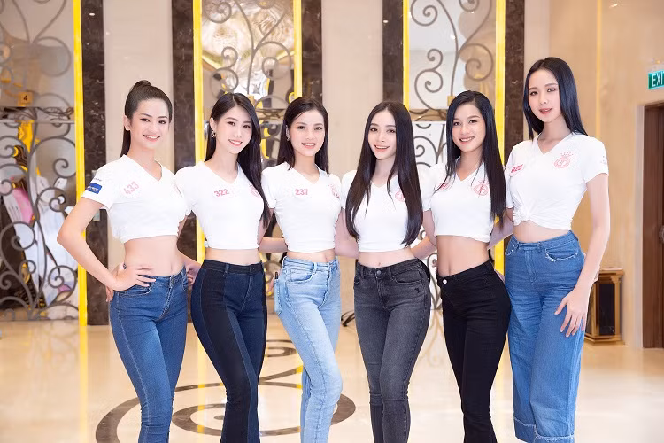 Mới đây, 35 thí sinh xuất sắc đã hội tụ tại TP HCM chuẩn bị cho những hoạt động đầu tiên của vòng chung kết Hoa hậu Việt Nam 2020 sắp diễn ra tại TP Vũng Tàu.