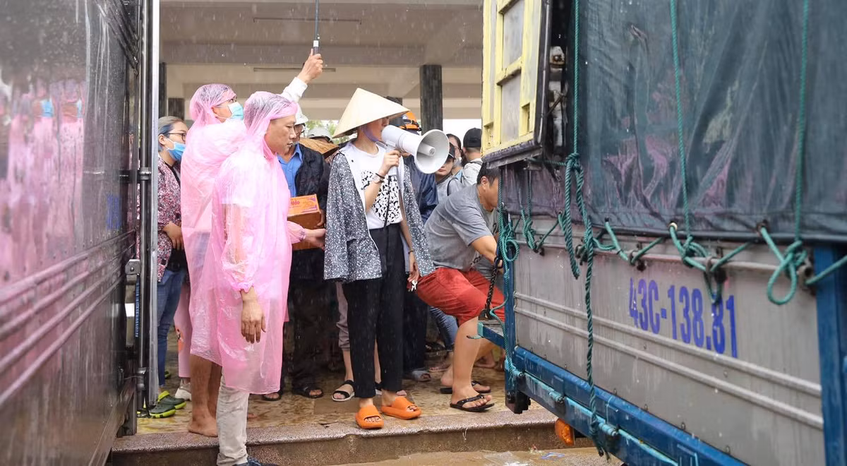 Những chuyến từ thiện được nữ ca sĩ thực hiện âm thầm, không hề phô trương.