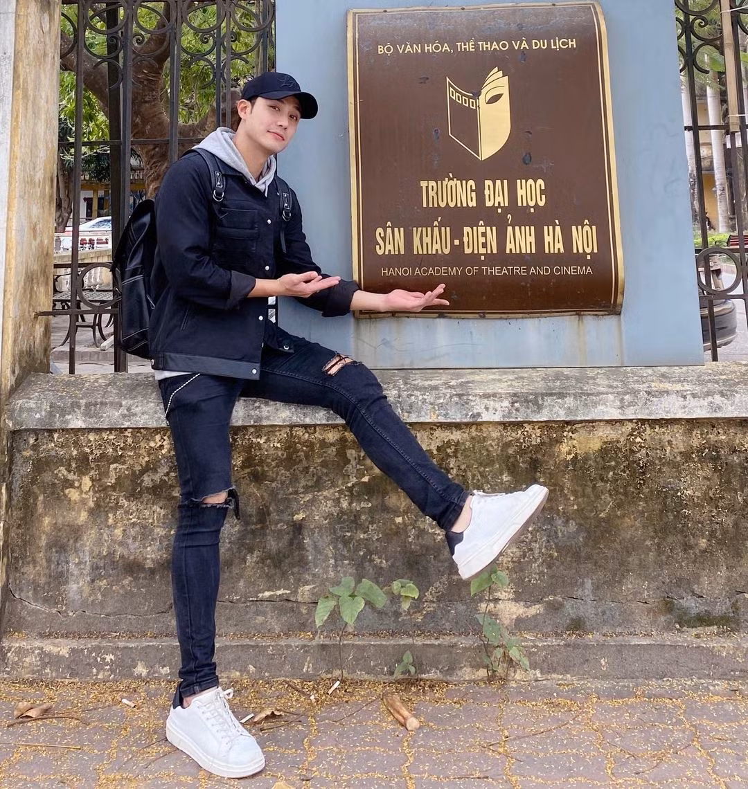 "Có đôi khi, người phù hợp nhất với bạn lại chính là người mà bạn không ngờ đến nhất", Quỳnh Kool chụp ảnh tình cảm với bạn diễn.