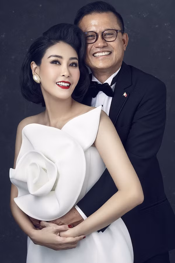 Tuy nhiên, sau sóng gió Hà Kiều Anh gặp được bên đỗ hạnh phúc bên chồng doanh nhân. Người đàn ông này đã cùng cô xây dựng một cuộc sống giàu sang hạnh phúc. Được biết, chồng Hà Kiều Anh là chủ tập đoàn nổi tiếng trong lĩnh vực kinh doanh bất động sản. Công ty của anh sở hữu nhiều công ty con, trong đó có kinh doanh khách sạn và khu nghỉ dưỡng cao cấp, kinh doanh trung tâm thương mại, văn phòng cho đến khai thác, chế biến và kinh doanh đá cẩm thạch...
