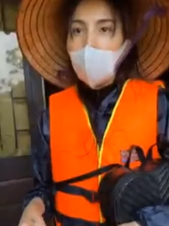 Thuy Tien doi non, loi nuoc toi gan bung di cuu tro tung nha-Hinh-3