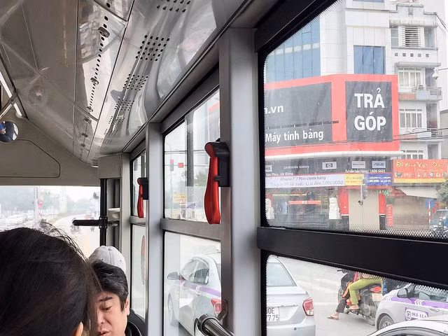 Những trang bị an toàn khác như búa thoát hiểm
