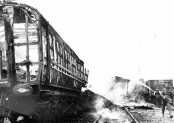 Vào ngày 22/5/1915, 227 người thiệt mạng khi một đoàn tàu chở khách đâm nhau với đoàn tàu chở quân tại Gretna, Scotland. Vụ tai nạn đường sắt thảm khốc này cũng khiến khoảng 226 người khác bị thương.