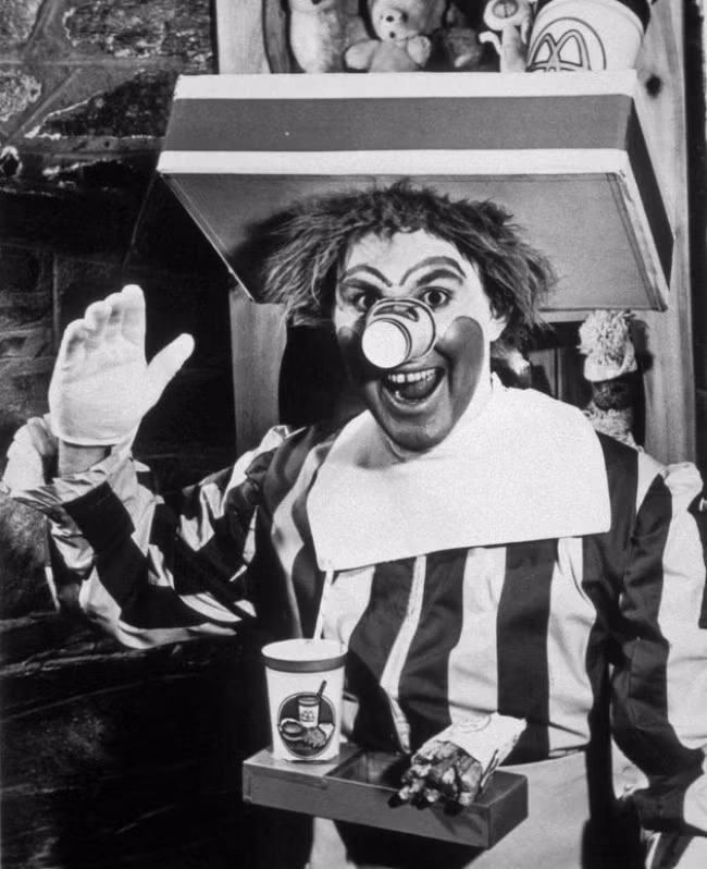 Willard Scott là người đầu tiên đảm nhận linh vật Ronald McDonald.