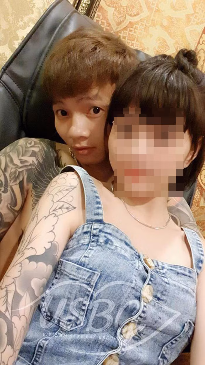 Khá chia sẻ, bạn gái sinh năm 2000, tên D., cả 2 quen nhau khi bạn gái mới 17 tuổi vào năm 2017, trong một lần đến Bắc Giang ăn cỗ. Quá ấn tượng với cô gái này nên Khá Bảnh đã xin số điện thoại để về nhắn tin tán tỉnh và sau vài tháng yêu nhau, cả 2 đã quyết định về ở với nhau. Hiện người trong cuộc vẫn chưa lên tiếng chính thức về những hình ảnh chụp với váy cưới và tin đồn trên mạng xã hội.
