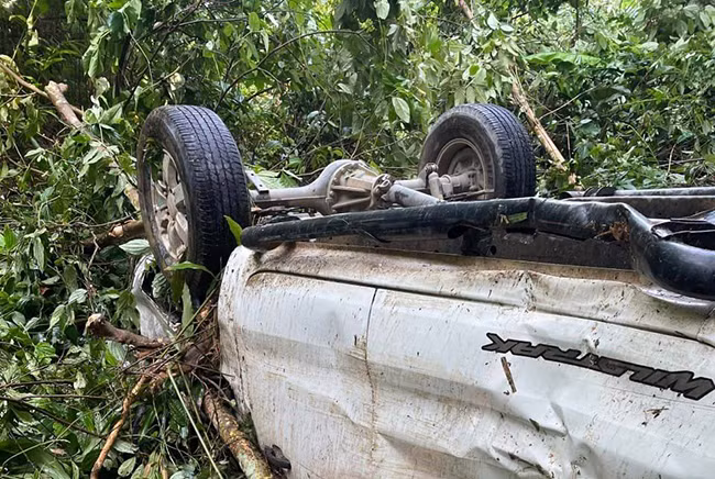 Xe ban tai lao xuong vuc sau, 3 nguoi thuong vong o Hoa Binh