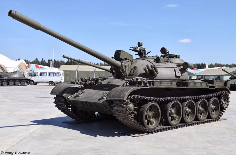 Thế hệ đầu biến thể nâng cấp T-55AM (Object 155AM) cải tiến trên cơ sở T-55 và T-55A với hệ thống kiểm soát hỏa lực Volna, tổ hợp tên lửa chống tăng 9K116-1 Bastion với kính ngắm/bộ dẫn đường 1K13 BOM (tích hợp phóng qua nòng pháo chính 100mm), hệ thống ổn định nòng Tsiklon-M1 cải tiến, động cơ V-55U.