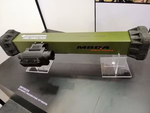 Được biết, tên lửa Enforcer được chi nhánh MBDA tại Đức phát triển theo yêu cầu của Bộ Quốc phòng Đức về một loại vũ khí tấn công chính xác cao dành cho các quân, binh chủng trong tương lai.