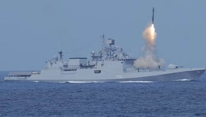 Cuối cùng, mặc dù có ưu thế về tốc độ nhưng tên lửa BrahMos lại không có khả năng âm thầm tấn công như loại cận âm vì quỹ đạo bay sẽ lớn, nó hoàn toàn có thể bị bắn hạ bởi các hệ thống phòng không tối tân như HQ-9 của Trung Quốc.