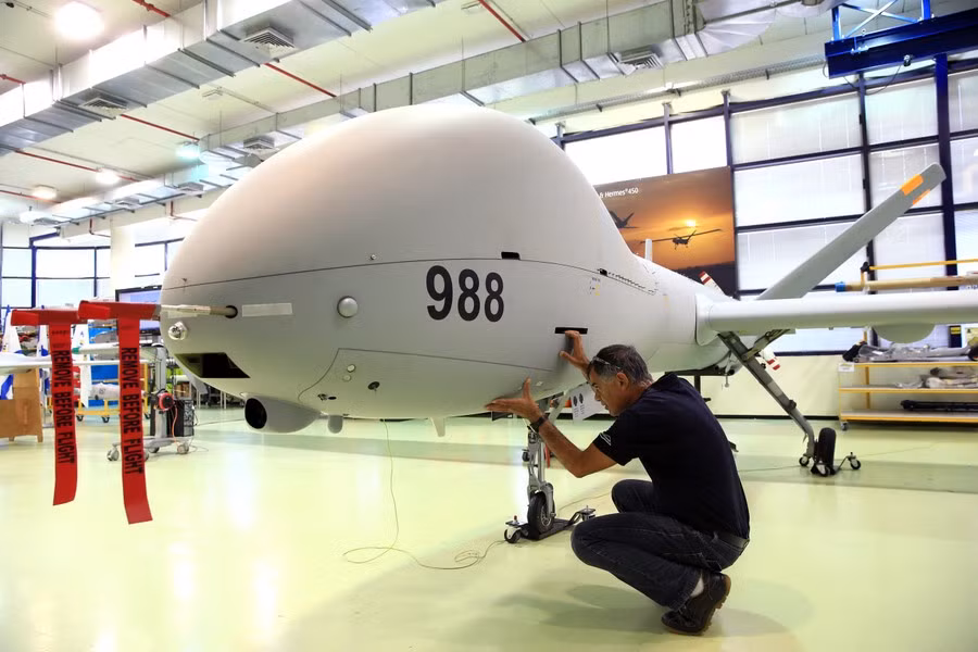 Nhóm vũ trang Hezbollah của Lebanon trong động thái thể hiện sức mạnh đã bắn rơi 2 chiếc UAV trinh sát đắt tiền của Israel loại Hermes 900 và Hermes 450 vào ngày 6 tháng 4 bằng tên lửa phòng không 358.