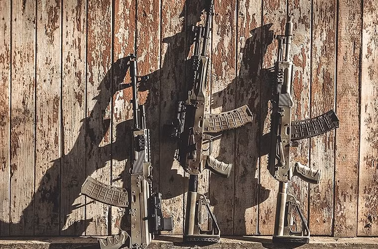 Sự xuất hiện của AK-12 thế hệ mới sẽ là bước chuyển biến quan trọng cho hãng sản xuất vũ khí Kalashnikov. Bởi nó sẽ cân bằng được giữa chi phí và tính hiệu quả như những gì mà Bộ quốc phòng Nga mong đợi. Nó không quá đắt đỏ như AK-12 thế hệ đầu, nhưng lại sở hữu những đặc tính của AK thế hệ đầu.