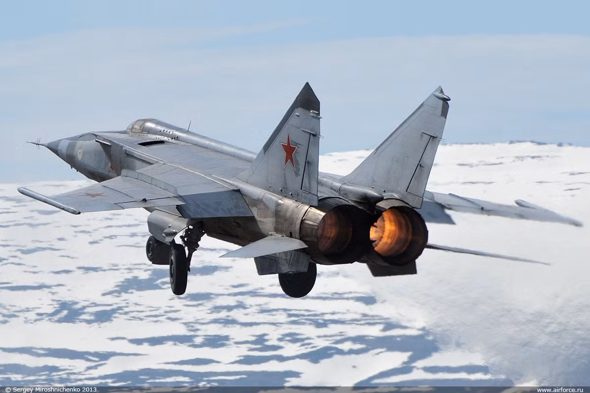 Đó là trận đụng độ lớn nhất của chiến đấu cơ Mỹ với các tiêm kích MiG-25 do Liên Xô chế tạo, được Iraq sử dụng. Đáng tiếc là trong lần tái chiến thứ 2 vào năm 2003, Không quân Iraq “bạc nhược” không dám xuất kích MiG-25 để đối đầu với các tiêm kích của nước Mỹ.
