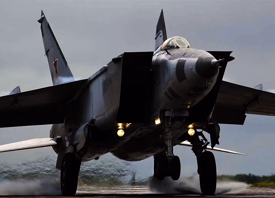 Trong cuộc chiến tranh vùng Vịnh năm 1991, một chiếc F/A-18 của Hải quân Mỹ do phi công Speicher điều khiển đã bị bắn hạ trong đêm đầu của cuộc chiến bởi một tên lửa không đối không được bắn ra từ một chiếc MiG-25.