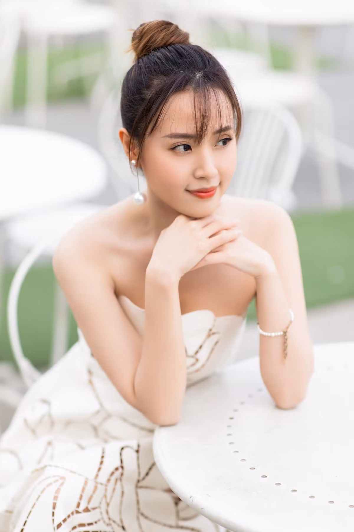 Midu quan niệm nếu gặp đúng người thì lấy chồng lúc nào cũng được, miễn mình sẵn sàng. Ảnh: FBNV