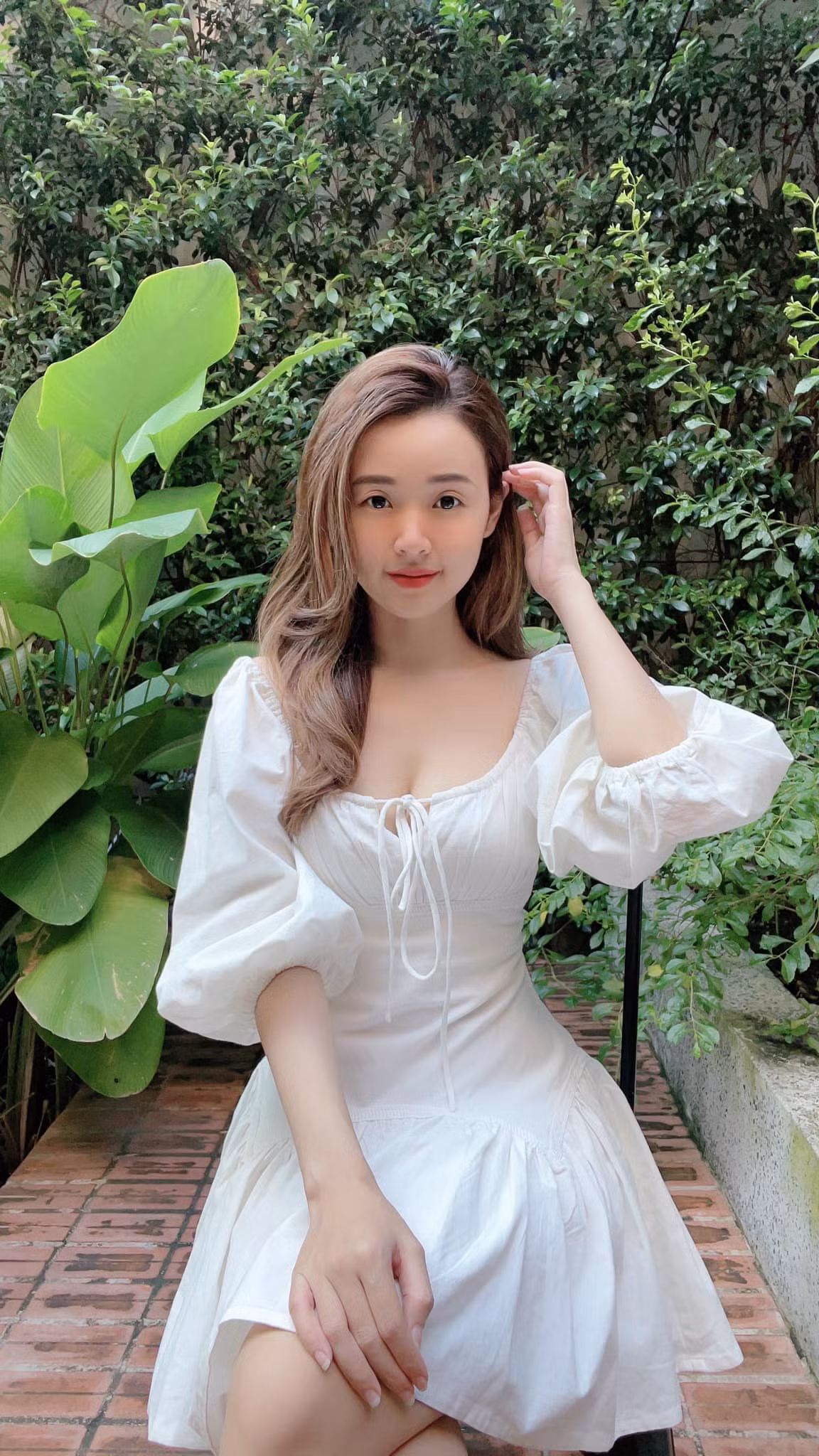 Dạo gần đây, "ngọc nữ" Midu được cư dân mạng chú ý đến số đo cơ thể cực chuẩn với vòng eo “con kiến" 54cm.