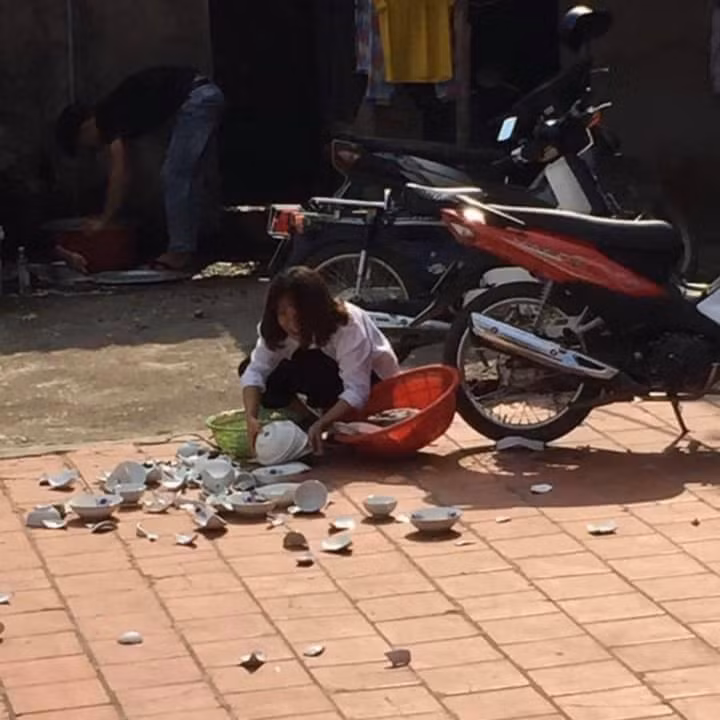 Những câu chuyện đổ vỡ mâm bát đĩa là chuyện không còn mới, cũng chính vì áp lực nhiều khiến những vụng về, lóng ngóng không thể tránh khỏi, từ đó mới nảy sinh nhiều tình huống "dở khóc dở cười".