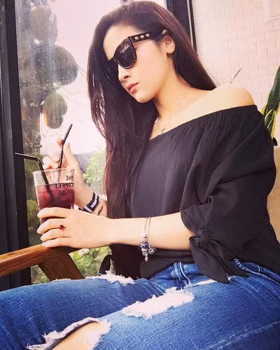 Trên trang TikTok của mình, cô vợ này chủ yếu làm các clip về review đồ ăn và hướng dẫn cách nấu nướng. Ảnh: Tổng hợp