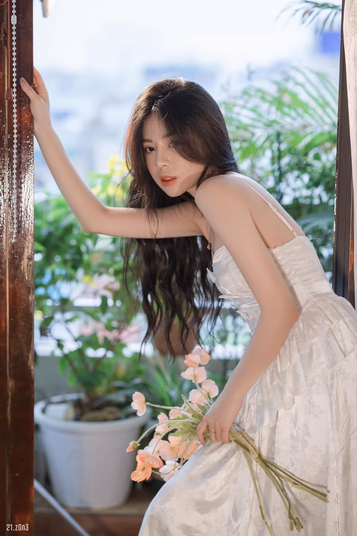  Nữ streamer Hằng Kin, hay còn được biết đến với nick name Bé Hằng, tên thật là Nguyễn Thị Thúy Hằng, sinh năm 1998, cựu sinh viên Học viện Tài chính.