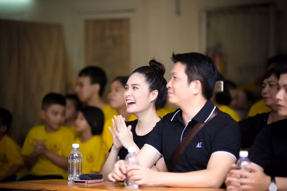 Ngoài ra, trong cuộc sống đời thường, mỗi khi thấy ai cần được giúp đỡ, họ cũng sẵn sàng sẻ chia.