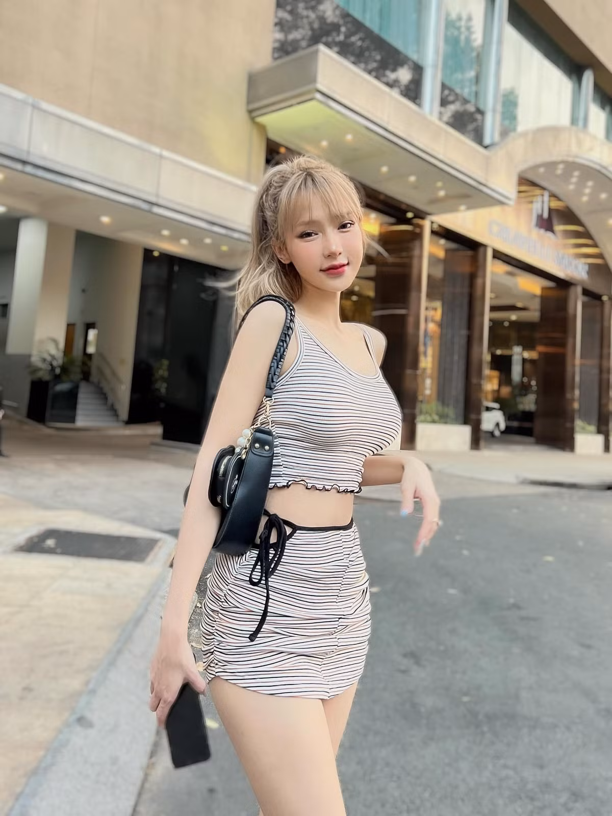 Không chỉ gây chú ý khi là mỹ nhân chuyển giới, Mym Trần còn chiếm trọn cảm tình của netizen bởi gương mặt xinh đẹp, đôi mắt to tròn.