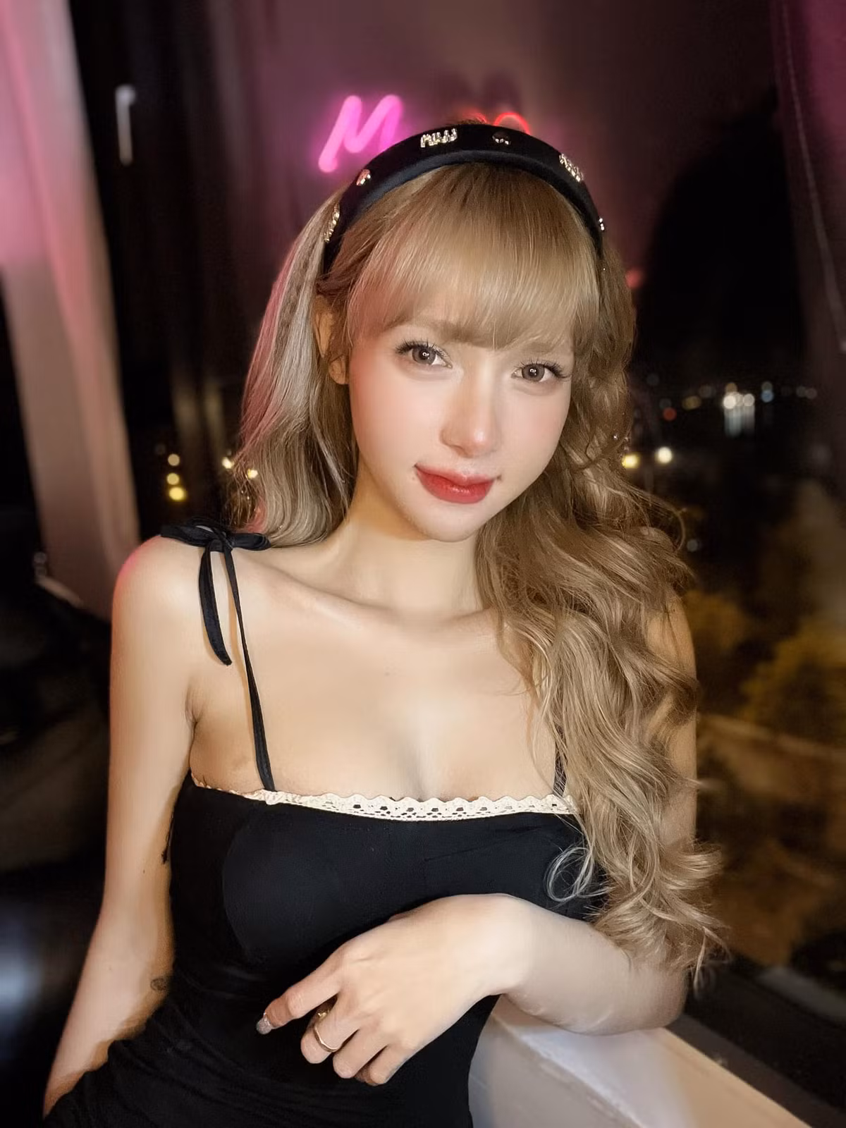 Thời gian vừa qua, người đẹp chuyển giới này đã gây chú ý khi trở thành thí sinh Hoa hậu Hoàn vũ Việt Nam 2022.
