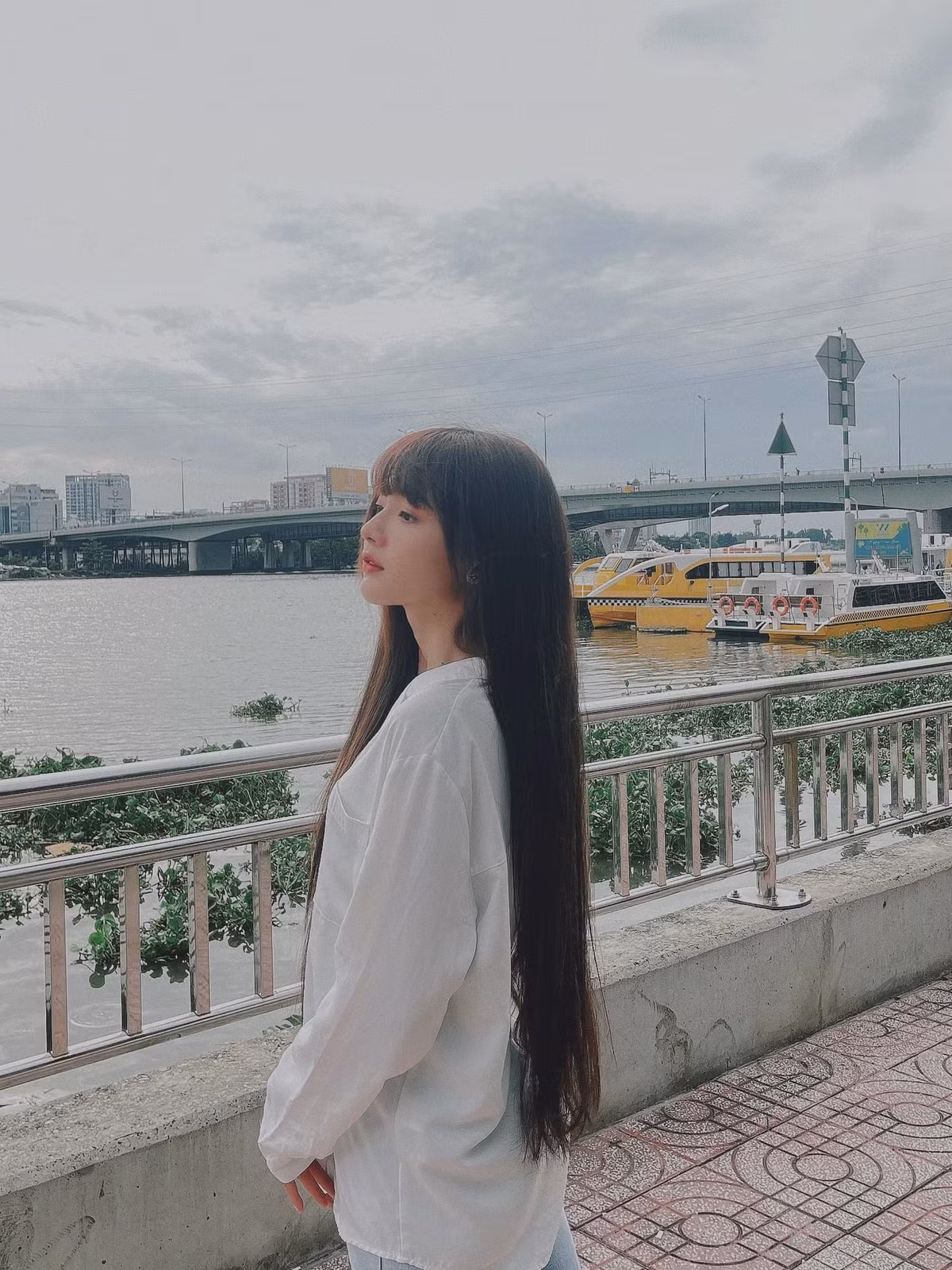 Ngoài phong cách thời trang đổi khác, Lan Hương hầu như không có quá nhiều thay đổi. Cô nàng vẫn trẻ trung, xinh đẹp.