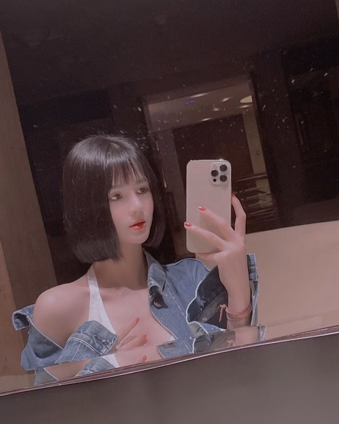Nhiều người nghĩ rằng, Diệu Linh sẽ phù hợp với phong cách có phần “bánh bèo”, nữ tính. Tuy nhiên, cô nàng lại thích những gì mạnh mẽ, cá tính nhưng không kém phần quyến rũ, gợi cảm.