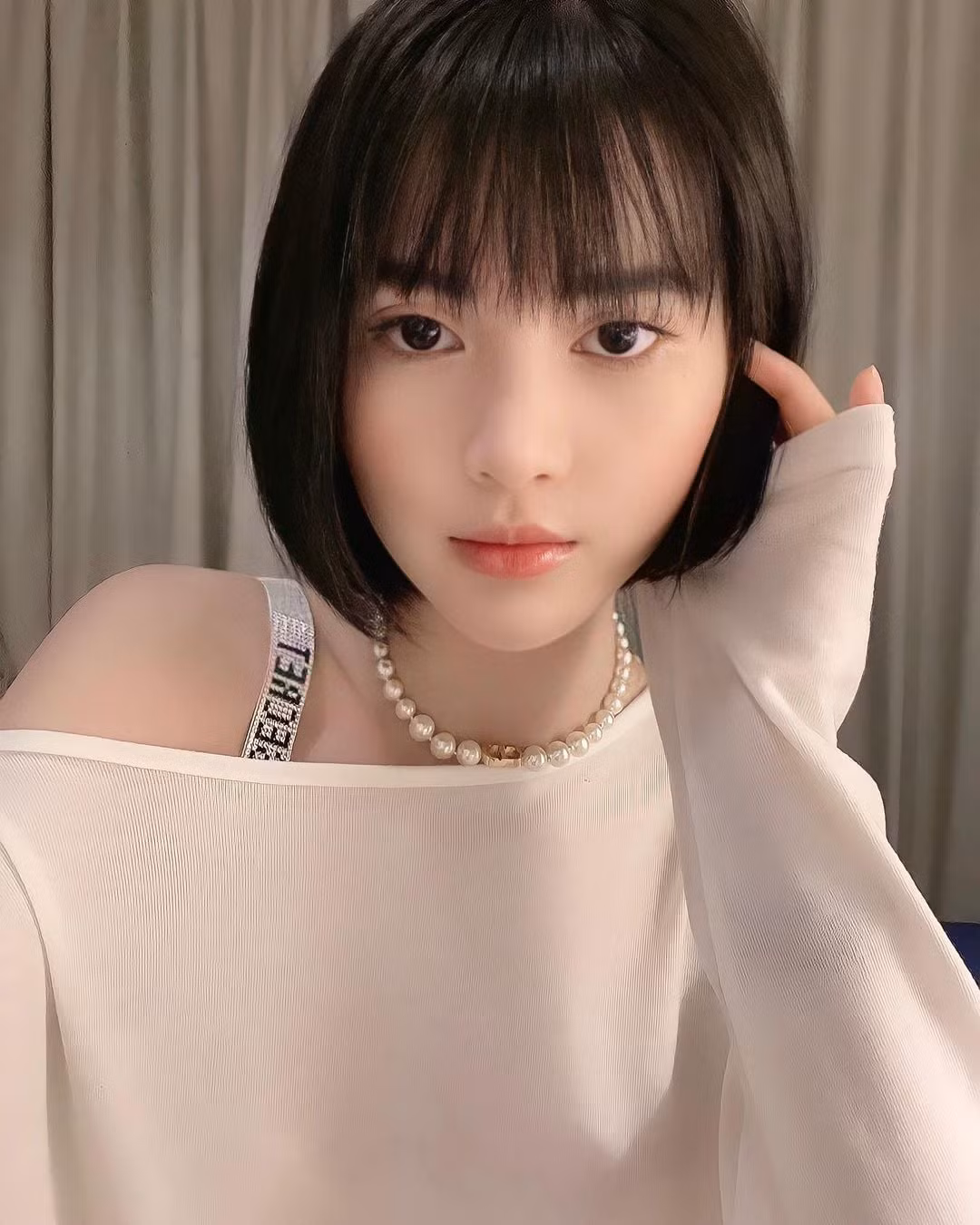 Cô sở hữu phong cách thời trang đa dạng từ trẻ trung, dễ thương cho đến sang trọng, trưởng thành.