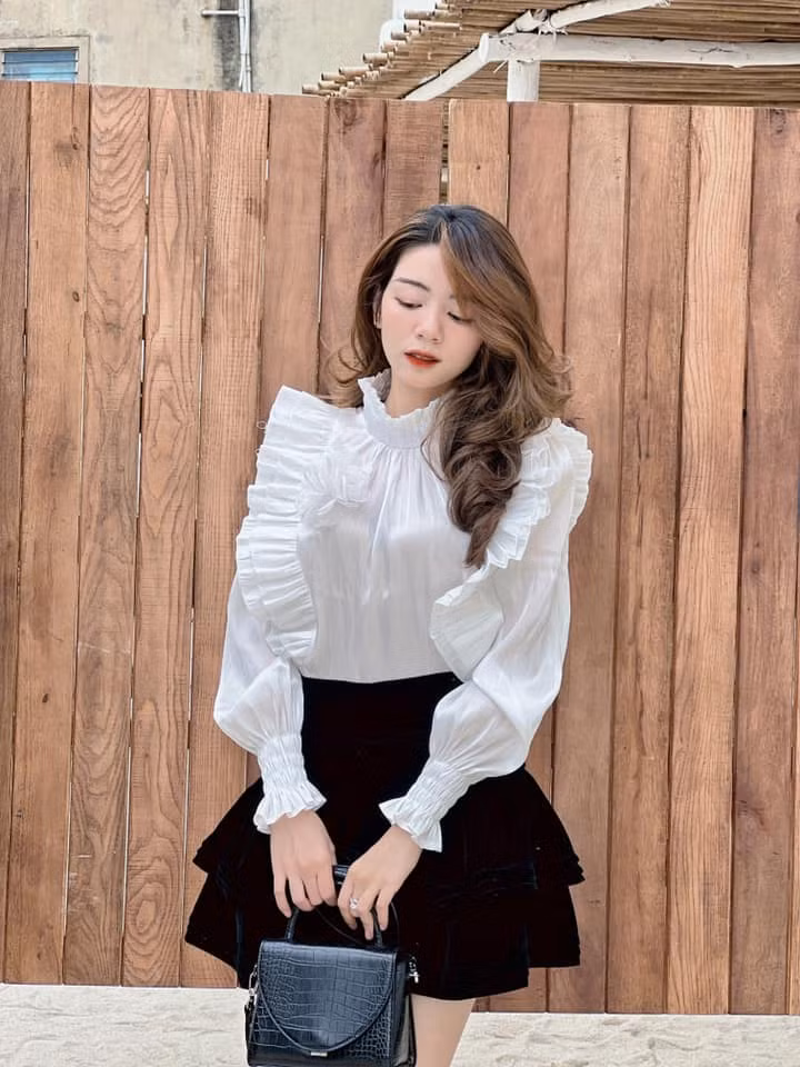 Dù đã hơn 20 tuổi nhưng hot girl ngành Y có khuôn mặt rất trẻ trung, tinh nghịch như một nữ sinh cấp 2.