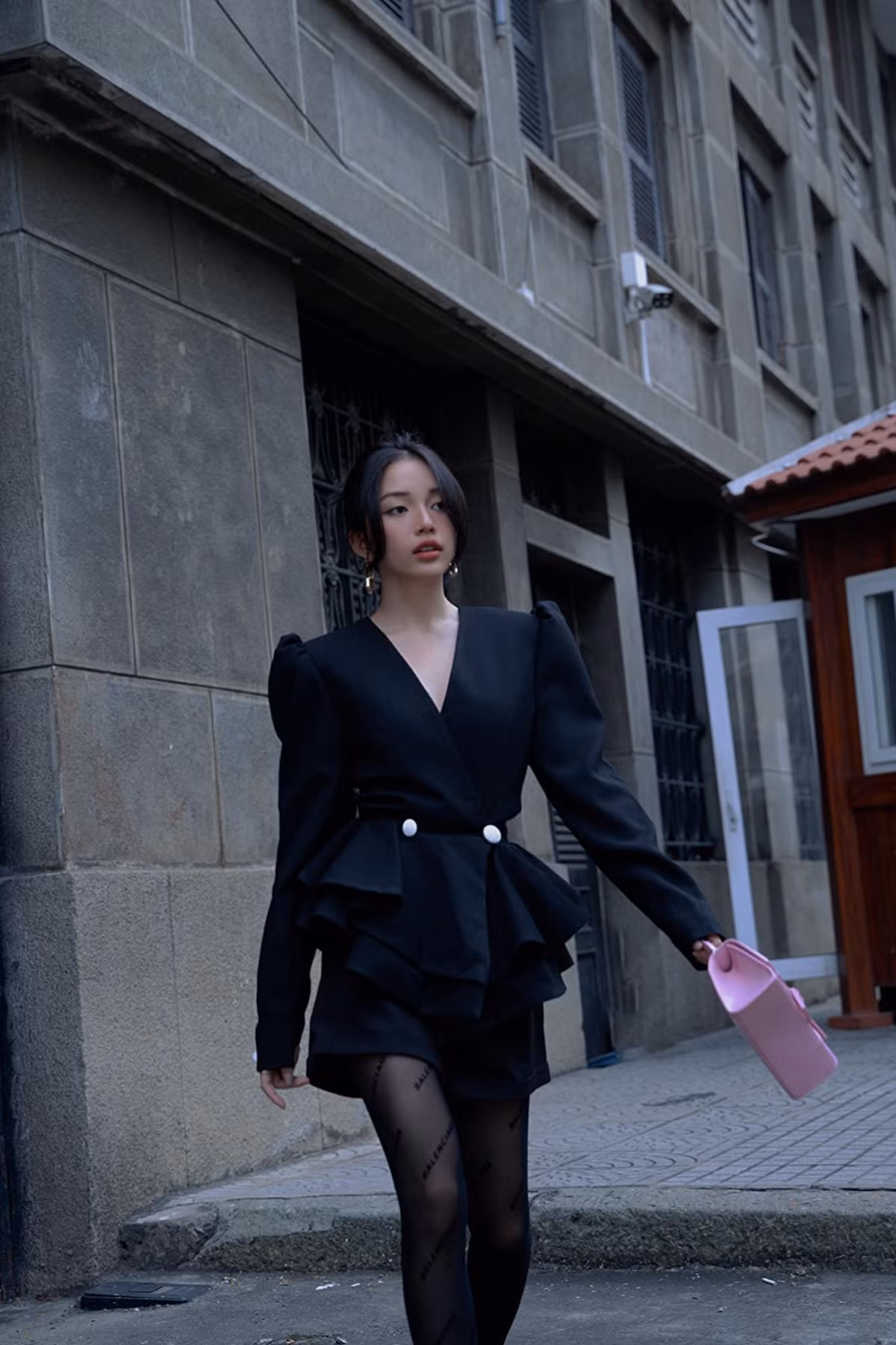 Phía dưới phần bình luận, rất nhiều người cho biết đã thực sự "lạc lối" trước nhan sắc này của nữ streamer.