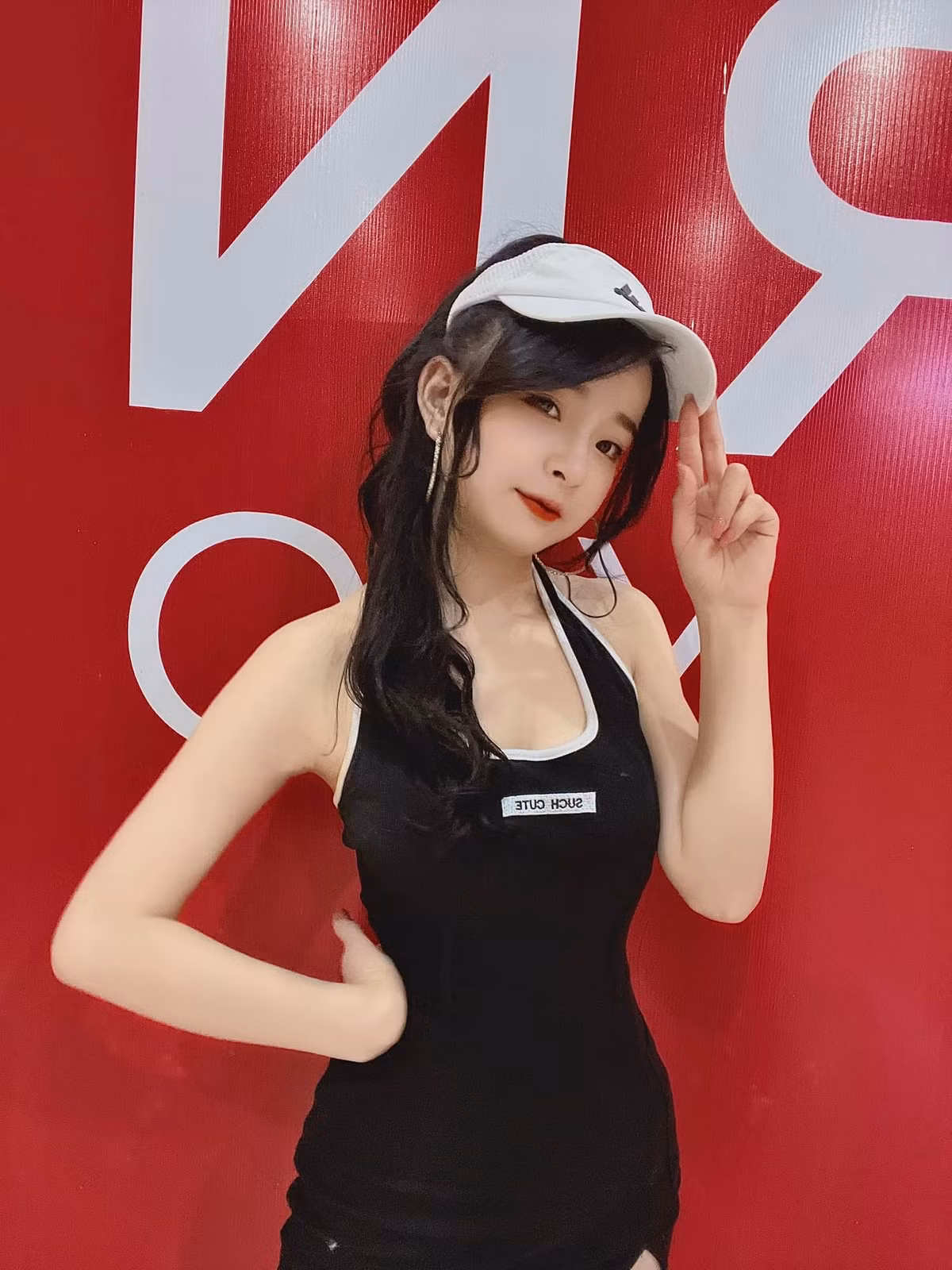 Thời điểm đó, nữ streamer khá sốc phải nhập viện, tuy nhiên cô nàng không lựa chọn cách biến mất, cô nàng đối diện, tiếp tục kiên trì bám trụ với nghề và gần như bỏ mặc ngoài tai những lời đàm tiếu của nhiều người.