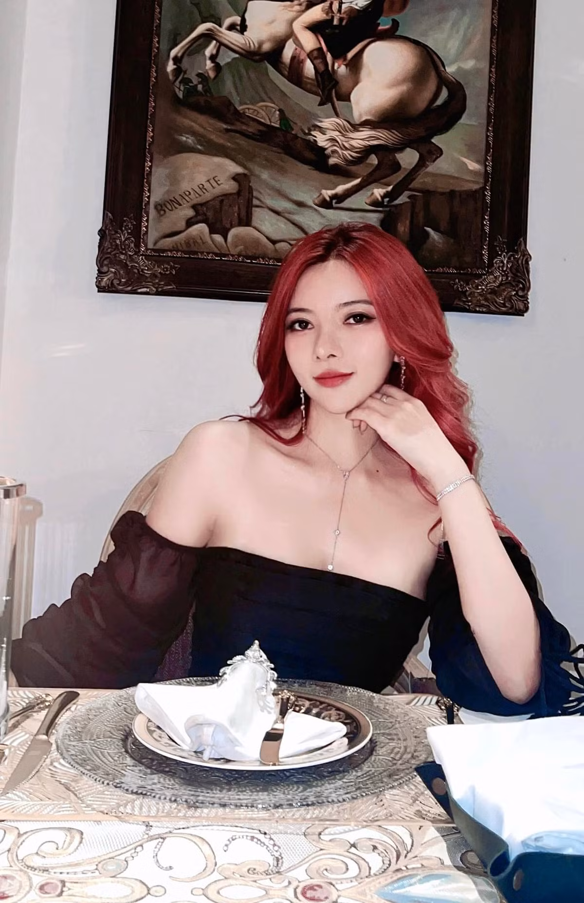 Ohsusu là một trong những nữ streamer có tiếng hàng đầu tại Việt Nam. Vì thế, những câu chuyện về đời sống xung quanh cô luôn khiến cho những người hâm mộ phải thích thú.