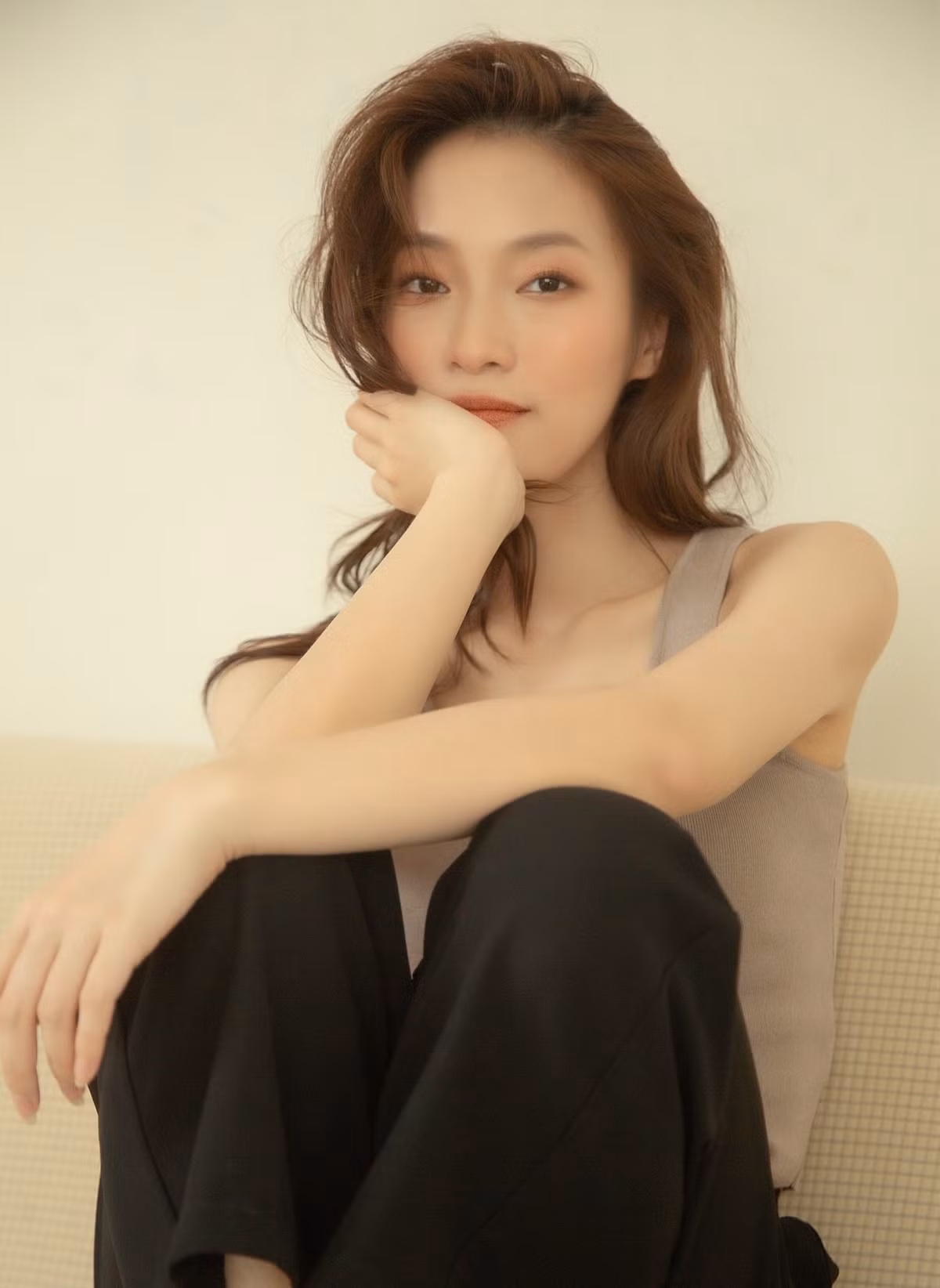 “Hot girl 7 thu tieng” dang anh tao bao, netizen phan ung bat ngo