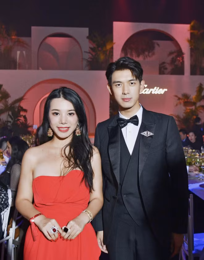 Cô gái "sinh ra đã ngậm thìa vàng" này tuy không phải cái tên đình đám thường được nhắc đến trên mặt báo nhưng cô lại rất nổi tiếng trong giới nhà giàu Trung Quốc.