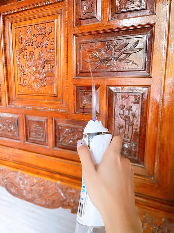 Tuy nhiên nhược điểm của cách làm này cũng là khi khô vẫn có thể lộ ra những vết bẩn trước đó. Hơn nữa vì diện tích lớn nên việc sử dụng máy tăm nước để làm sạch bàn ghế khá là mất thời gian.