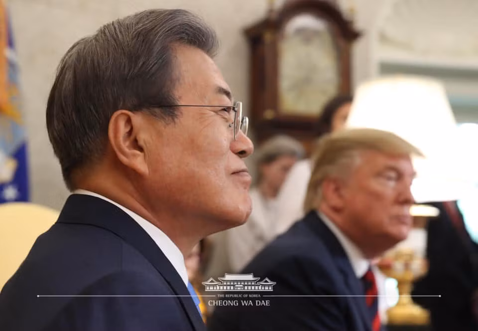 Ông Trump đã đề nghị người đồng cấp Hàn Quốc giúp tạo điều kiện để tổ chức cuộc đối thoại mới với Chủ tịch Kim Jong-un. 