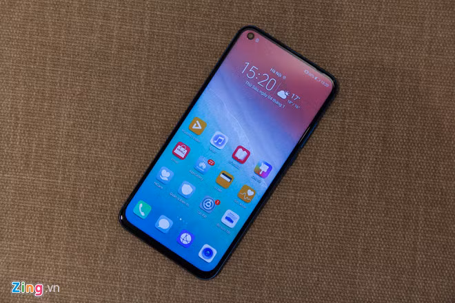 Honor View 20 được trang bị bộ xử lý Kirin 980 tương tự mẫu Huawei Mate 20 Pro. Máy cung cấp 2 tuỳ chọn RAM 6/8 GB tương đương với bộ nhớ trong 128/256 GB.