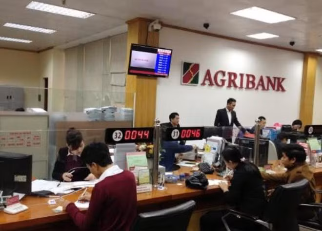 Ngân hàng Agribank vừa lên tiếng vụ khách hàng “bỗng nhiên bị rút 100 triệu đồng trong đêm”.