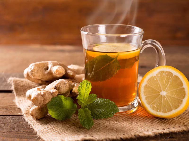 Như bất kỳ thực phẩm hoặc đồ uống nào, trà gừng cũng có rủi ro về sức khỏe nếu uống không đúng cách hoặc quá nhiều. Ảnh minh họa: Times of India