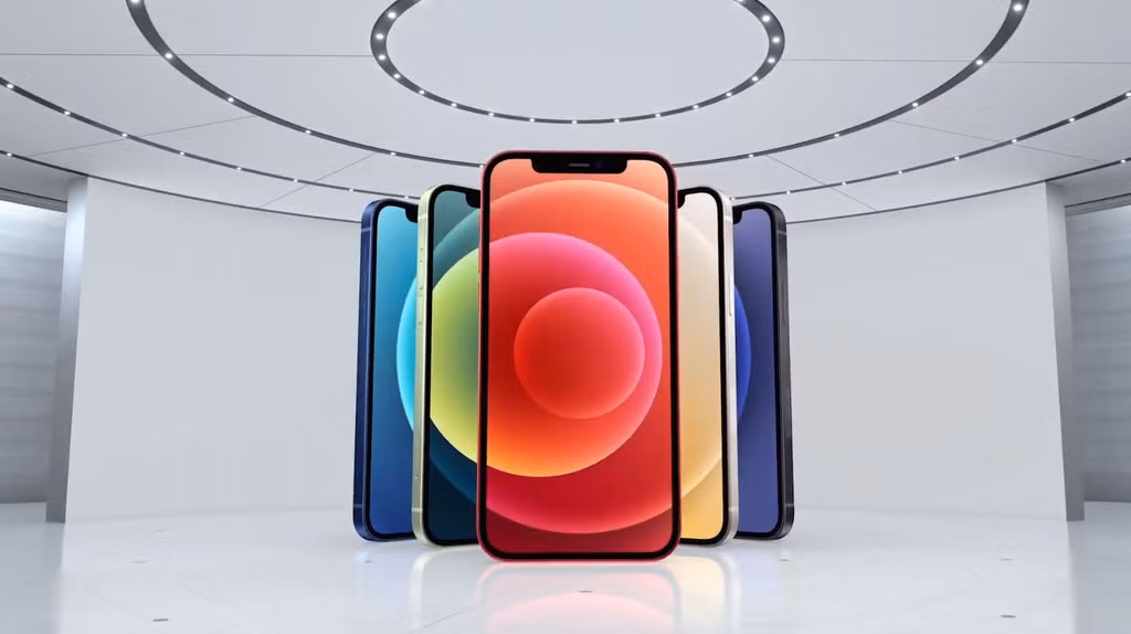 5 màu sắc mới của hai dòng iPhone 12 mới này là black (đen), white (trắng), product red (đỏ), blue (xanh navy), green (xanh lá/lục). Trong đó, có 2 màu mới là xanh lục và xanh navy.