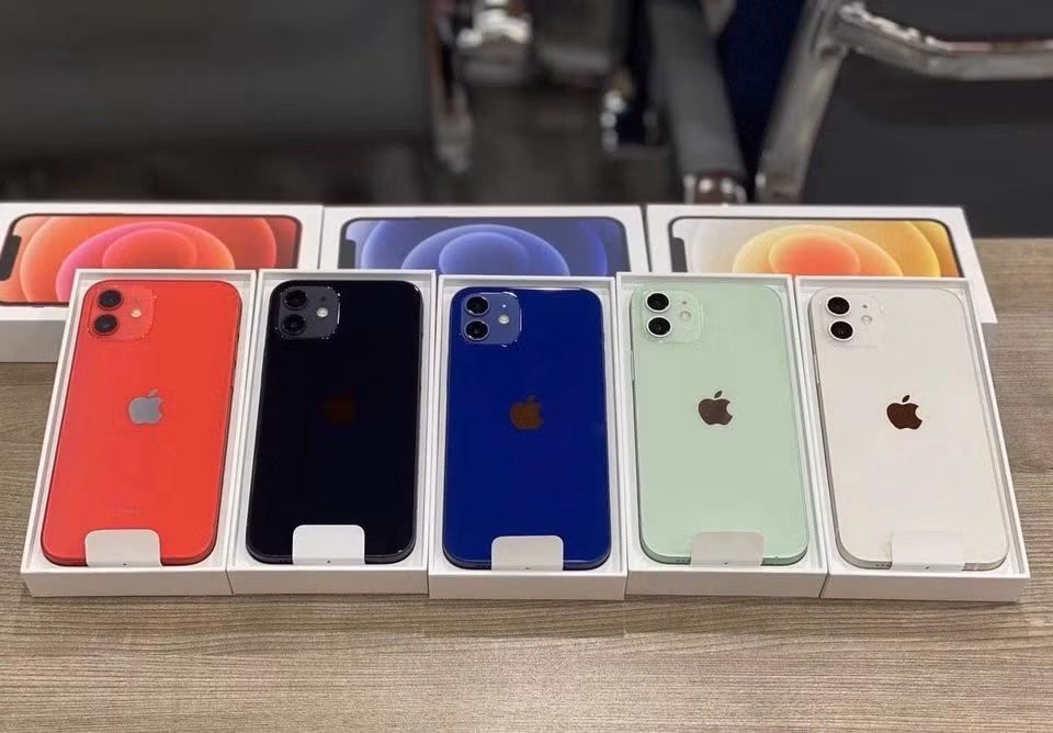 Ngoài ra, một số hình ảnh rò rỉ trên mạng cũng cho thấy các phiên bản màu khác của iPhone 12 sẽ đến tay người dùng trong thời gian tới.
