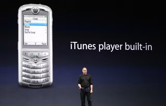 Thế nhưng, đây là thời điểm mà phải hai năm sau đó iPhone mới được ra mắt và vì thế một cú bắt tay giữa Apple và Motorola đã hình thành.