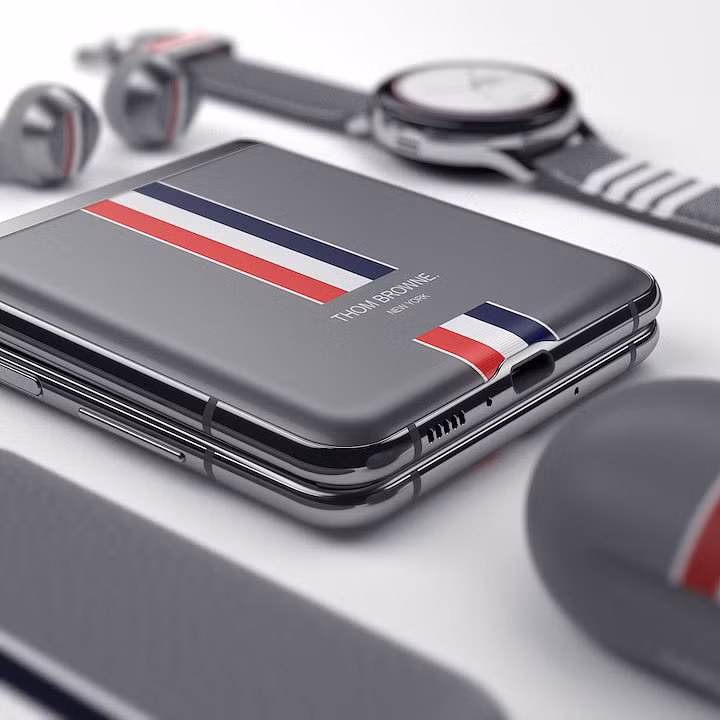 Galaxy Z Fold 2 phiên bản Thom Browne có giá bán cao hơn so với phiên bản tiêu chuẩn, lên tới 20.000 NDT (khoảng 66.8 triệu đồng).