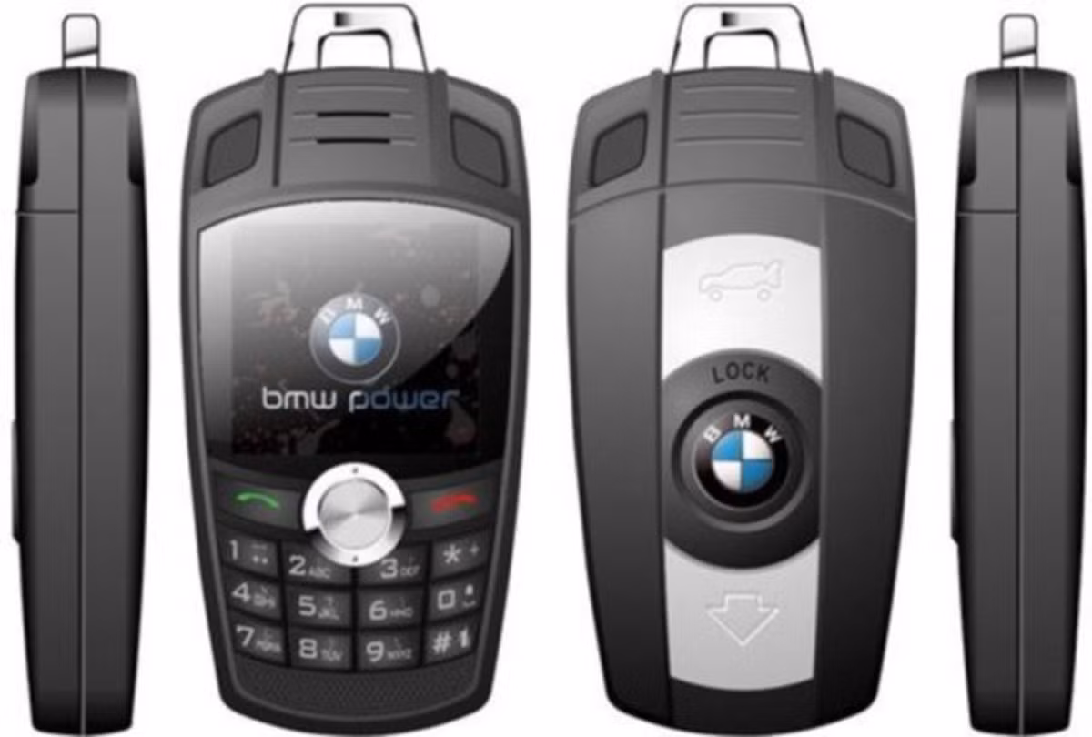 Nếu là một fan cứng của siêu xe BMW, thì chiếc điện thoại siêu nhỏ này chắc hẳn sẽ khiến bạn phát cuồng. BMW Key Fob Phone3 được mô phỏng theo thiết kế góc cạnh, "sang chảnh" của dòng xe cùng hãng, kích thước chỉ ngang ngửa chìa khóa xe ô tô.
