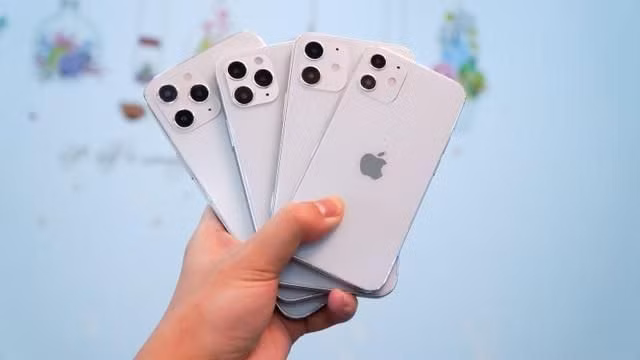 Trong khi, hệ thống bán lẻ CellphoneS cũng cho biết đã chính thức cho khách hàng đặt trước iPhone 12 series chính hãng VN/A từ hôm nay, dự kiến trả hàng trong tháng 12.