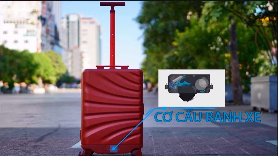 Nhờ hệ thống định vị GPS được cài đặt trên vali, người dùng có thể dễ dàng theo dõi vị trí "pet" của mình nếu nó có lỡ lạc đường.