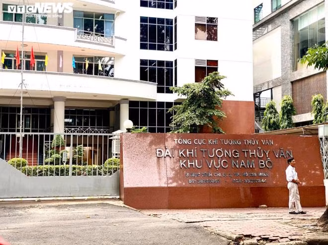 Do đó, mới đây Thủ tướng đã yêu cầu Bộ TN&amp;MT, Bộ Tài chính và UBND TP.HCM tổ chức kiểm điểm, xử lý trách nhiệm các tập thể, cá nhân có liên quan đã để xảy ra các thiếu sót, vi phạm trong quá trình tham mưu lập, phê duyệt phương án sắp xếp, xử lý bán tài sản trên đất, chuyển nhượng quyền sử dụng đất, tài sản trên đất tại số số 8A Mạc Đĩnh Chi.